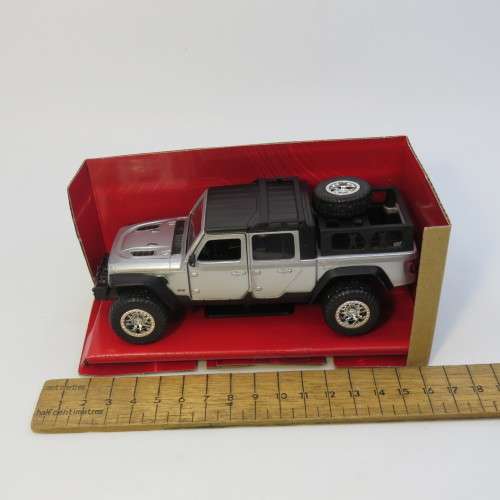 Jada Fast and Furious 2020 Jeep Gladiator model car in box - Scale 1/32