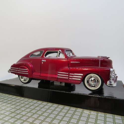 MotorMax 1948 Chevrolet Aerosedan Fleetline model car in box - Scale 1/24