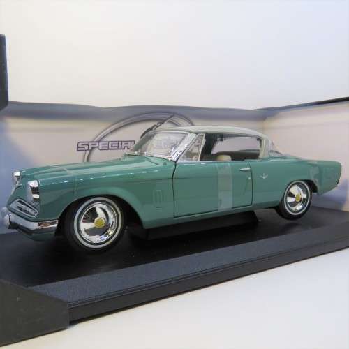 Maisto 1953 Studebaker Starliner model car in box - Scale 1/18