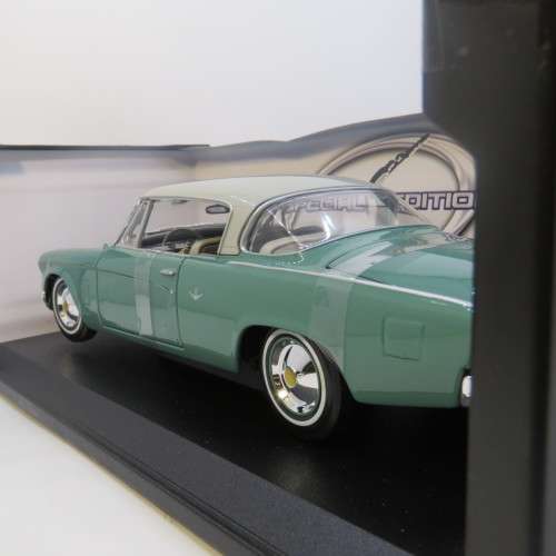 Maisto 1953 Studebaker Starliner model car in box - Scale 1/18