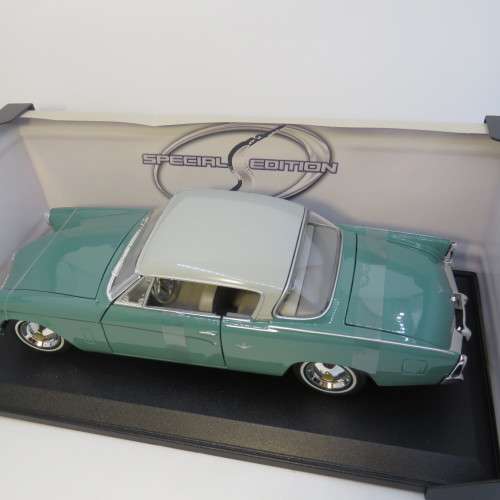 Maisto 1953 Studebaker Starliner model car in box - Scale 1/18