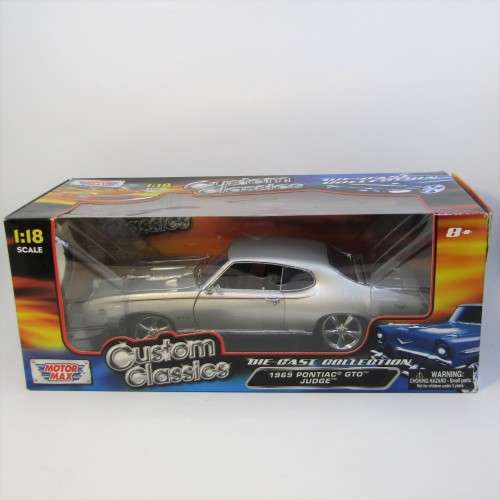 Motor Max Custom Classics 1969 Pontiac GTO Judge model car in box - scale 1/18