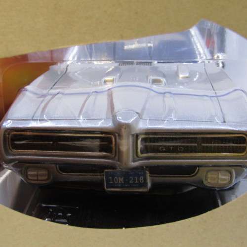 Motor Max Custom Classics 1969 Pontiac GTO Judge model car in box - scale 1/18