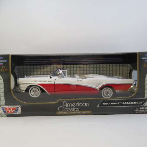 MotorMax 1957 Buick Roadmaster convertible model car in box - Scale 1/18