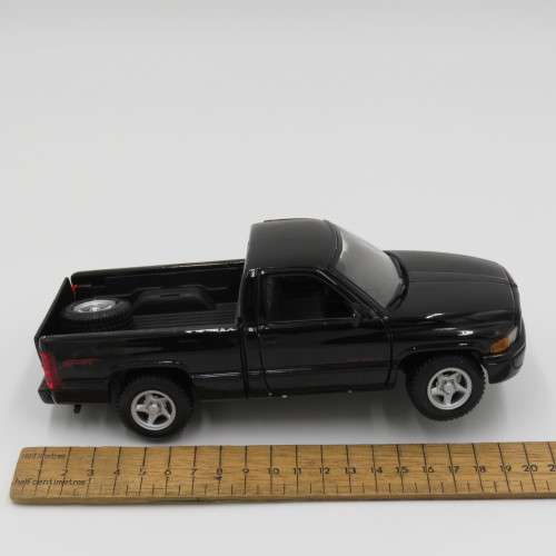 Maisto Dodge RAM truck model - Rear wheel broken - Scale 1/26