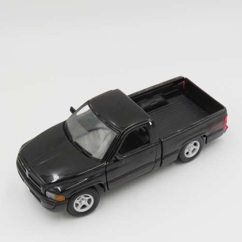 Maisto Dodge RAM truck model - Rear wheel broken - Scale 1/26