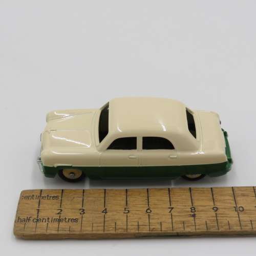 Dinky Toys #162 Ford Zephyr Saloon die-cast car - Box damaged - DeAgostini