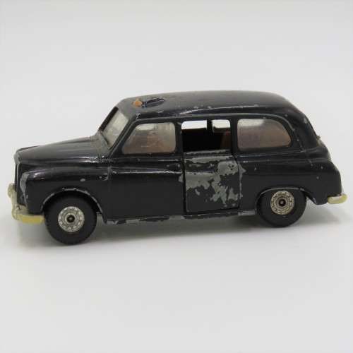 Corgi Austin London Taxi model car - Paint damage