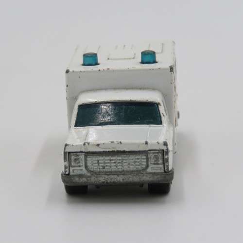 Matchbox Superfast #41 Ambulance toy car - No rear door