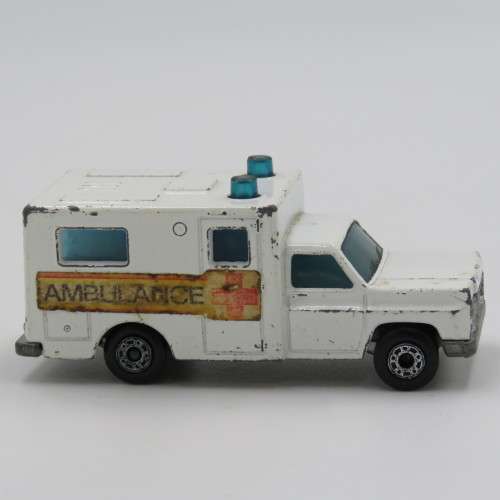 Matchbox Superfast #41 Ambulance toy car - No rear door