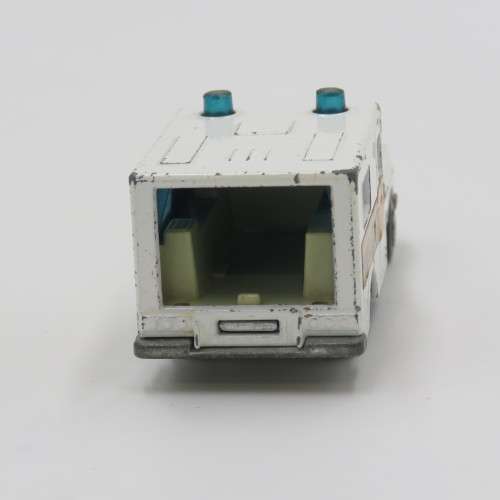 Matchbox Superfast #41 Ambulance toy car - No rear door