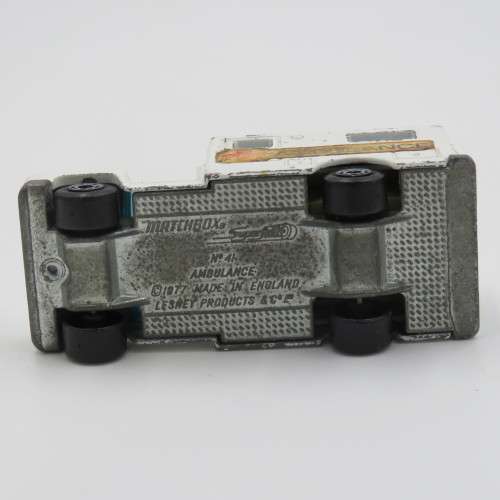 Matchbox Superfast #41 Ambulance toy car - No rear door