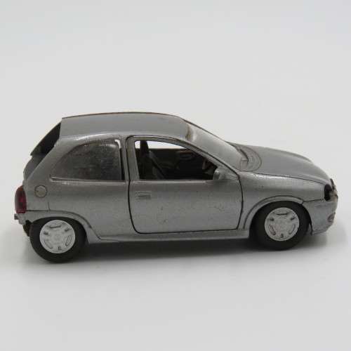Gama #1005 Opel Corsa model car with accident damage