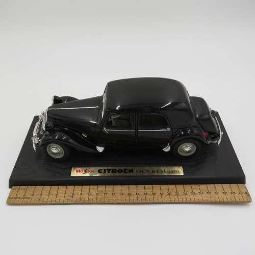 Maisto 1952 Citroen 15 CV 6 Cylinder model car - Scale 1/18