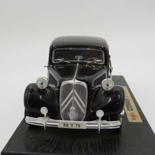 Maisto 1952 Citroen 15 CV 6 Cylinder model car - Scale 1/18