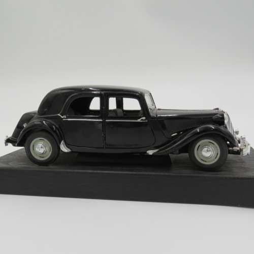 Maisto 1952 Citroen 15 CV 6 Cylinder model car - Scale 1/18