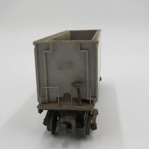 Vintage Lionel #2411 flat car with custom made container - O-Gauge