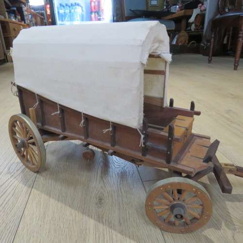 Miniature wooden Ox-wagon model - Front wheel to back wheel 45 cm - Back wheel to back wheel 23 cm