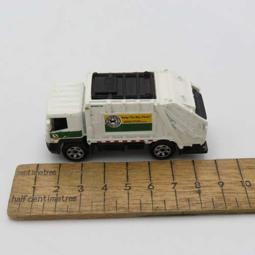 Matchbox 2008 Garbage truck toy car