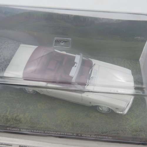 James Bond 007 Ford Mustang Convertible model car - Goldfinger