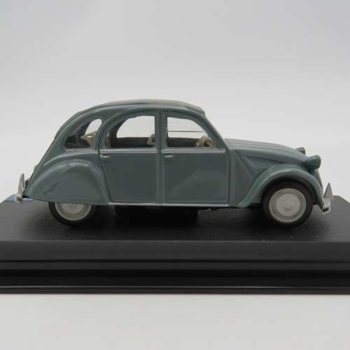 DelPrado 1966 Citroen 2CV die-cast model car - Scale 1/43 - Mirror missing