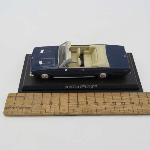 DelPrado 1964 Pontiac GTO die-cast model car - Scale 1/43 - Mirror missing