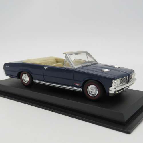 DelPrado 1964 Pontiac GTO die-cast model car - Scale 1/43 - Mirror missing