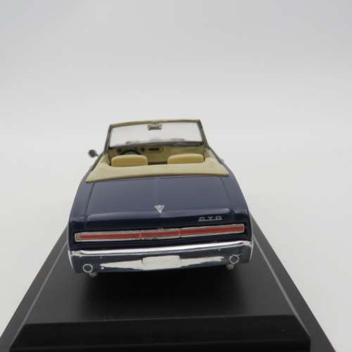DelPrado 1964 Pontiac GTO die-cast model car - Scale 1/43 - Mirror missing