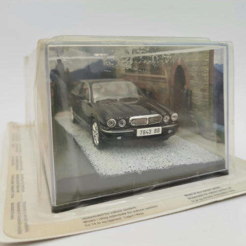 James Bond 007 Jaguar XJ8 model car - Casino Royale