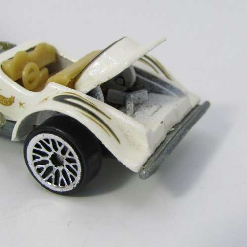 Hot Wheels 2002 Mainline Sweet 16 toy car