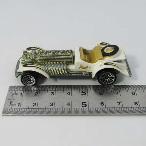 Hot Wheels 2002 Mainline Sweet 16 toy car