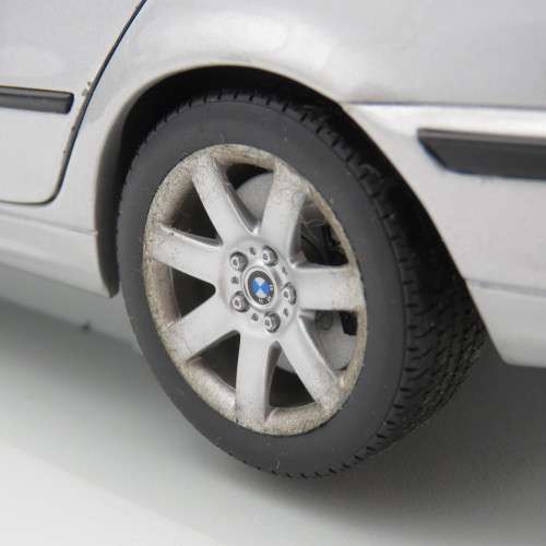 UT Models BMW 328i model car - Scale 1/18 in box