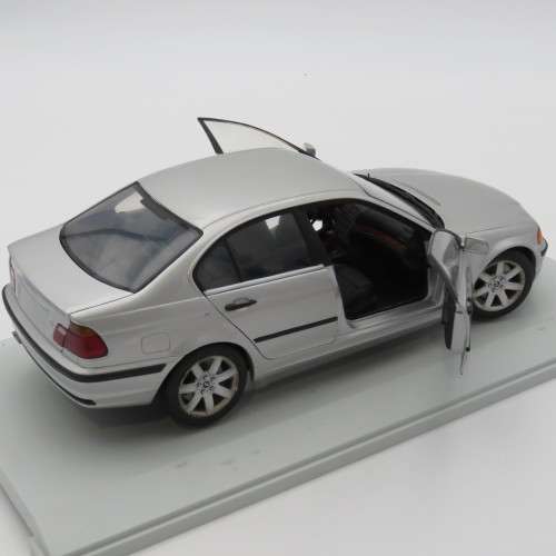 UT Models BMW 328i model car - Scale 1/18 in box
