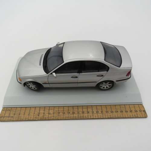 UT Models BMW 328i model car - Scale 1/18 in box