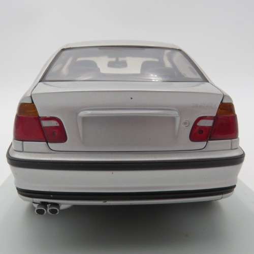 UT Models BMW 328i model car - Scale 1/18 in box