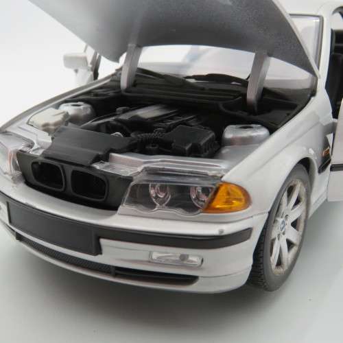 UT Models BMW 328i model car - Scale 1/18 in box