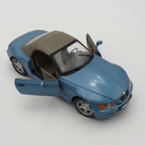 UT Models BMW Z3 model car - Scale 1/18 in a box