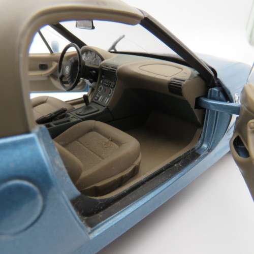 UT Models BMW Z3 model car - Scale 1/18 in a box