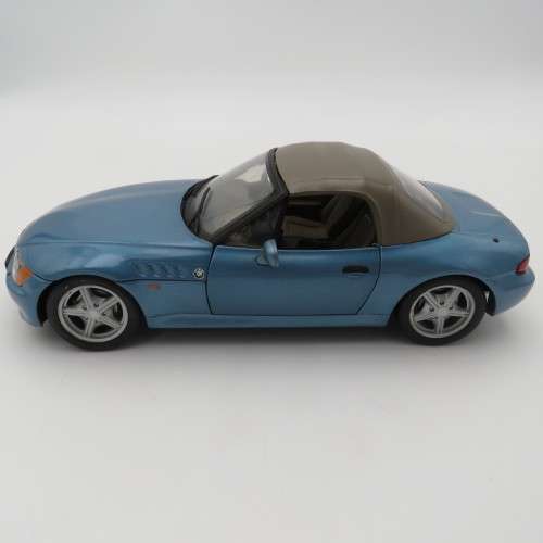 UT Models BMW Z3 model car - Scale 1/18 in a box
