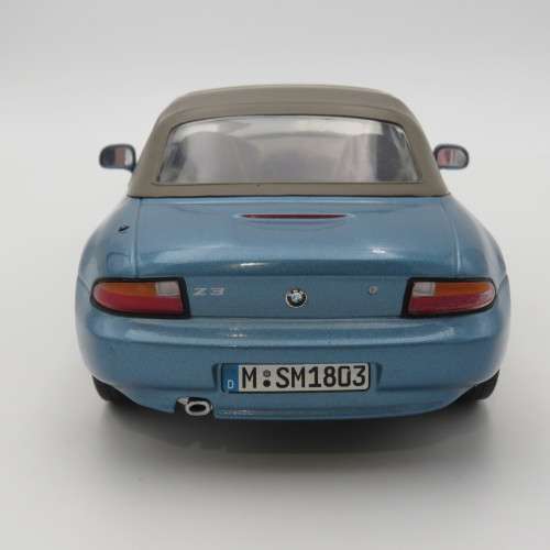 UT Models BMW Z3 model car - Scale 1/18 in a box