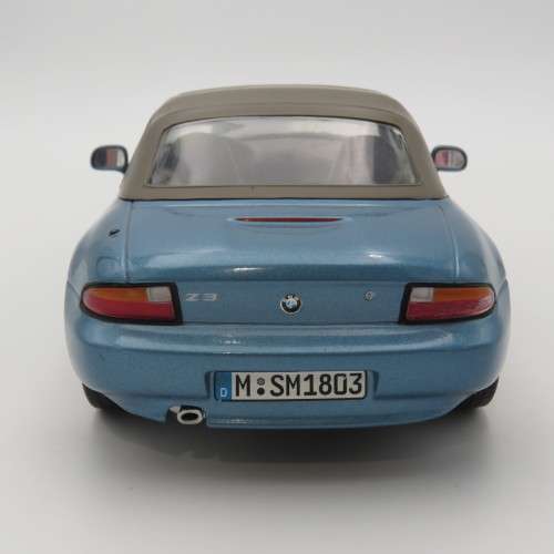 UT Models BMW Z3 model car - Scale 1/18 in a box