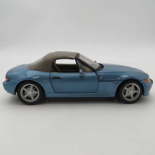 UT Models BMW Z3 model car - Scale 1/18 in a box