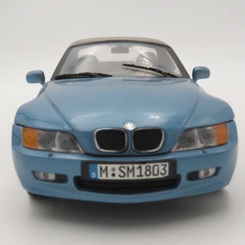 UT Models BMW Z3 model car - Scale 1/18 in a box