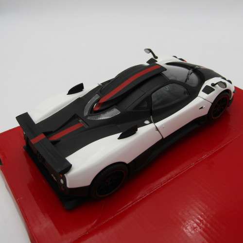 Mondo Motors Pagani Zonda Cinque roadster model car - scale 1/18 in box