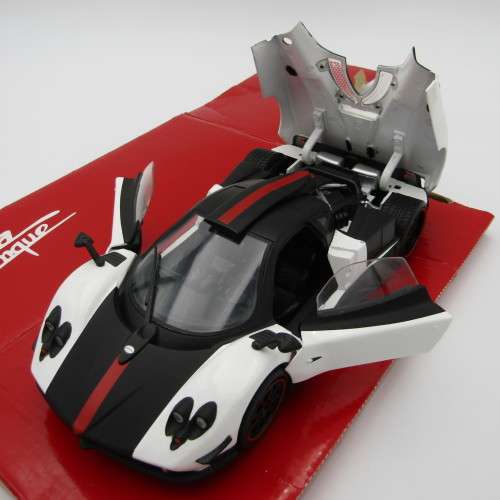 Mondo Motors Pagani Zonda Cinque roadster model car - scale 1/18 in box