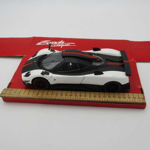 Mondo Motors Pagani Zonda Cinque roadster model car - scale 1/18 in box