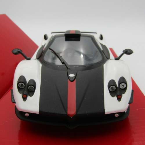 Mondo Motors Pagani Zonda Cinque roadster model car - scale 1/18 in box
