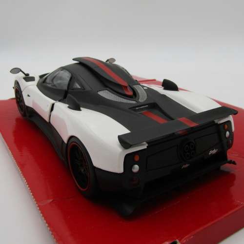 Mondo Motors Pagani Zonda Cinque roadster model car - scale 1/18 in box