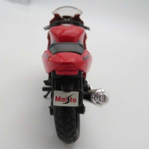 Maisto Honda CBR 600 F4 model motorcycle - Scale 1/18