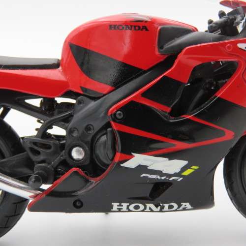 Maisto Honda CBR 600 F4 model motorcycle - Scale 1/18